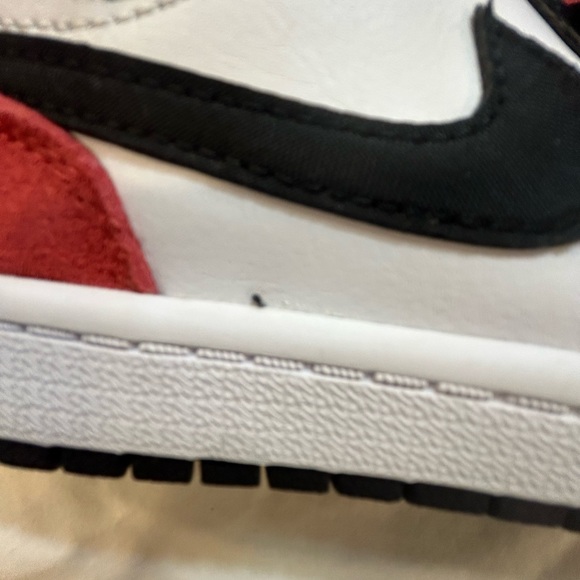 Air Jordan 1 Mid. White, Black, Red Spruce - Picture 3 of 9